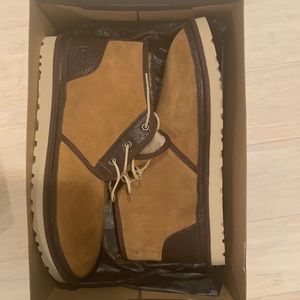 Men’s Uggs, never worn nwot like new box included